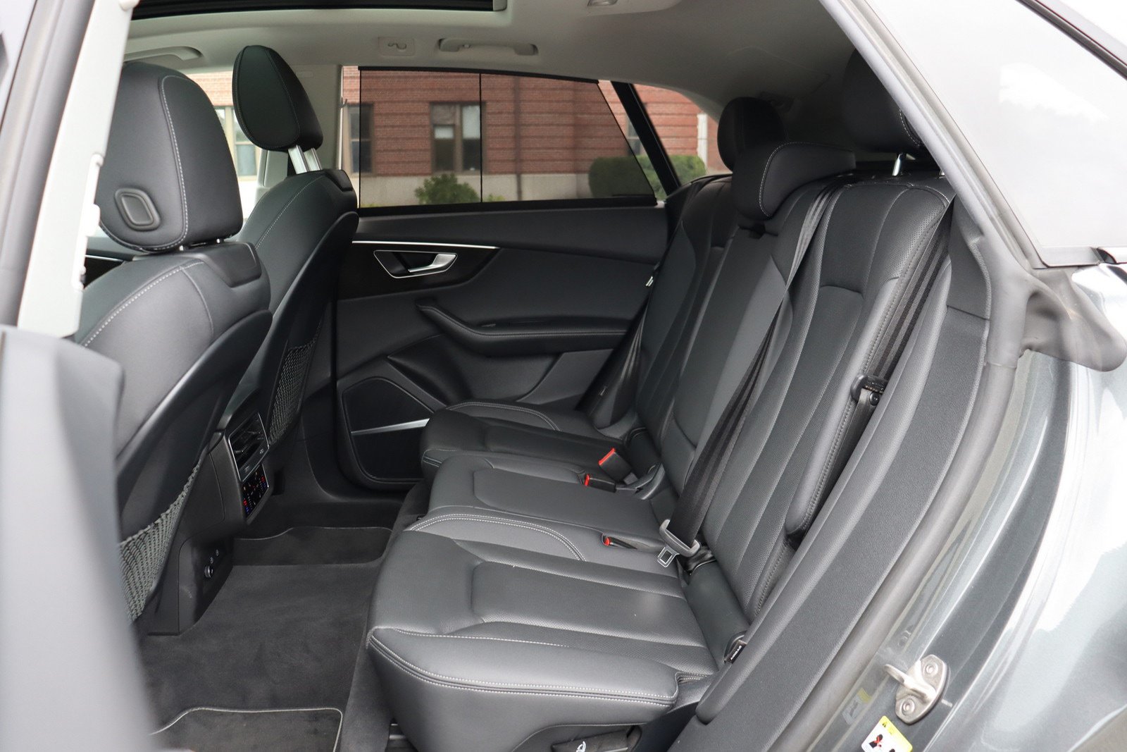 Used 2023 Audi Q8 Premium Plus w/ Premium Plus Package AWD/4WD image 15