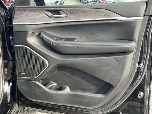 Used 2022 Jeep Grand Cherokee L Limited image 27