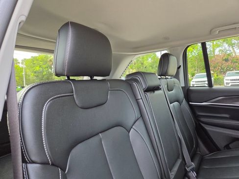 Used 2024 Jeep Grand Cherokee Limited w/ Black Appearance Package AWD/4WD image 19