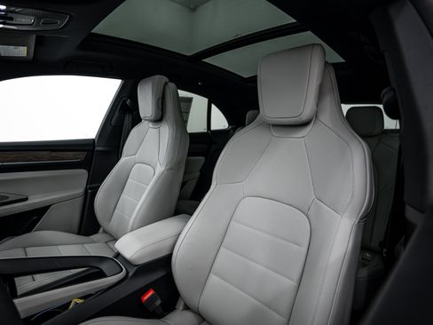 New 2026 Porsche Macan 4 Electric AWD/4WD image 24