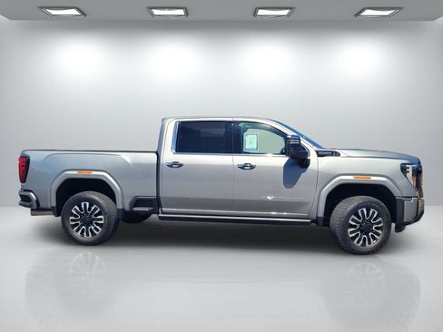 Used 2025 GMC Sierra 2500 Denali Ultimate AWD/4WD image 3