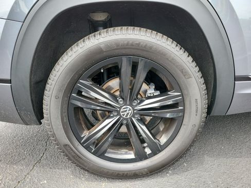 Used 2023 Volkswagen Atlas SEL R-Line AWD/4WD image 9
