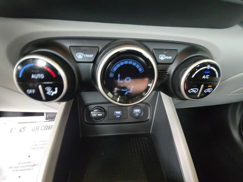 Used 2021 Hyundai Venue SEL w/ Cargo Package FWD image 17