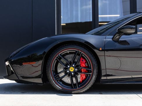 Used 2017 Ferrari 488 GTB RWD image 11