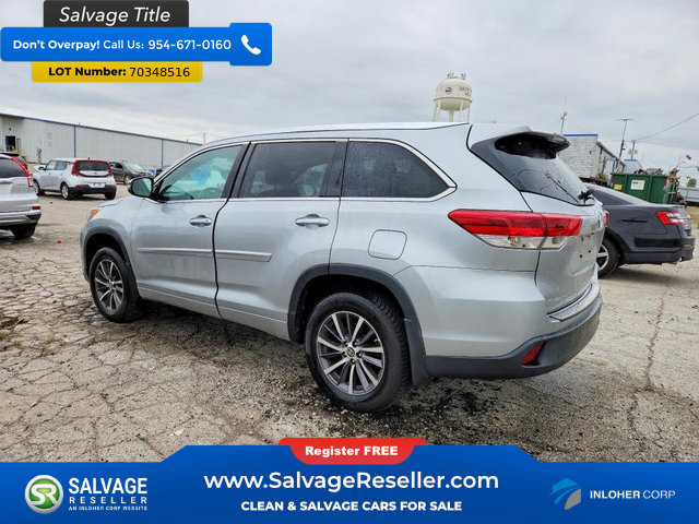 Used 2017 Toyota Highlander XLE AWD/4WD image 3