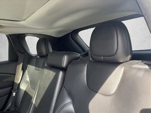 Used 2020 Jeep Cherokee Latitude Plus image 12