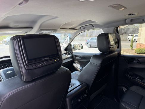 Used 2017 Chevrolet Suburban LT image 16