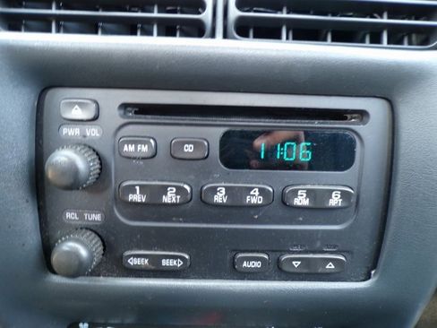 Used 2001 Chevrolet Cavalier Sedan w/ Preferred Equipment Group 1 image 17