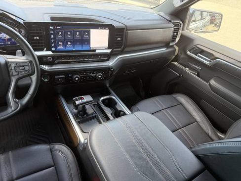 Used 2024 Chevrolet Silverado 1500 High Country w/ Technology Package AWD/4WD image 19