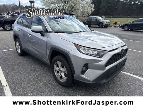Used 2020 Toyota RAV4 XLE image 1