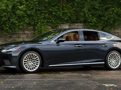 Certified 2024 Lexus LS 500 AWD image 11