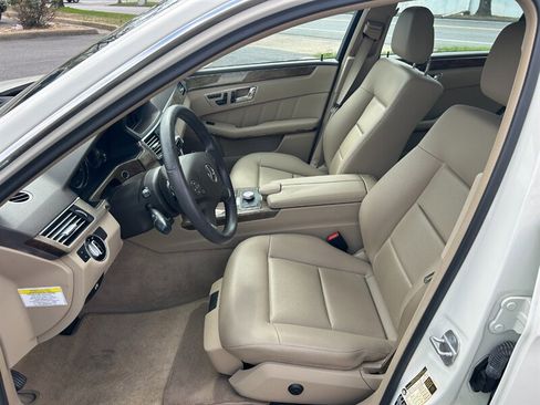 Used 2011 Mercedes-Benz E 350 4MATIC Sedan image 9