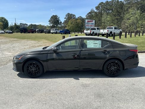 New 2026 Nissan Altima 2.5 SR w/ SR Midnight Edition Package FWD image 8