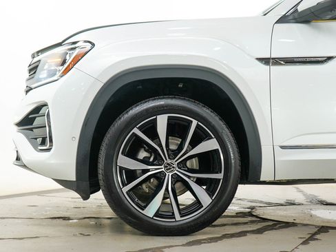 Used 2025 Volkswagen Atlas Cross Sport SEL Premium R-Line AWD/4WD image 28