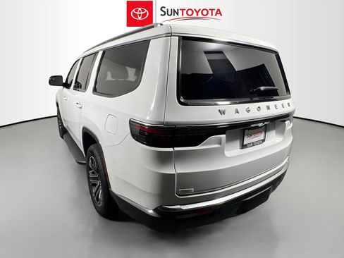 Used 2022 Jeep Wagoneer Series III w/ Flexible Seating Group image 6