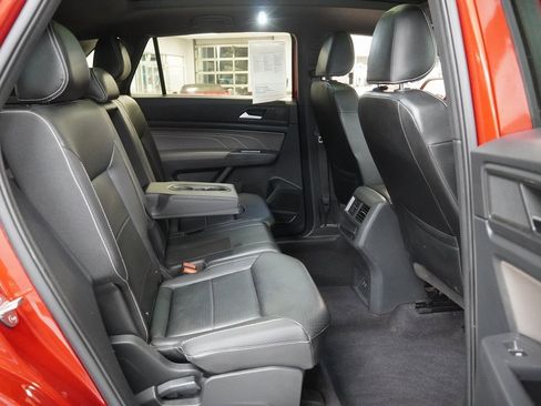 Used 2021 Volkswagen Atlas Cross Sport SE w/ Panoramic Sunroof Package image 30