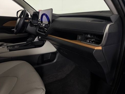 Used 2024 Toyota Grand Highlander AWD image 32