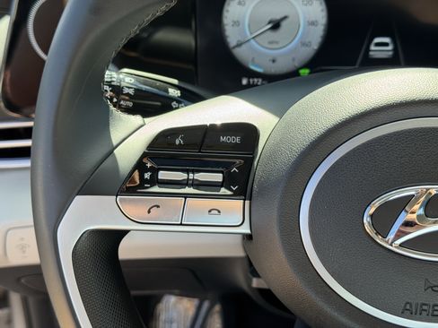 Used 2023 Hyundai Elantra Limited image 25