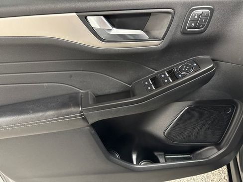 Used 2022 Ford Escape SEL w/ Technology Package image 10