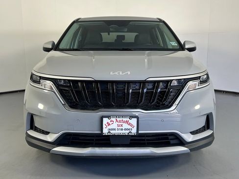 Used 2024 Kia Carnival EX FWD image 2