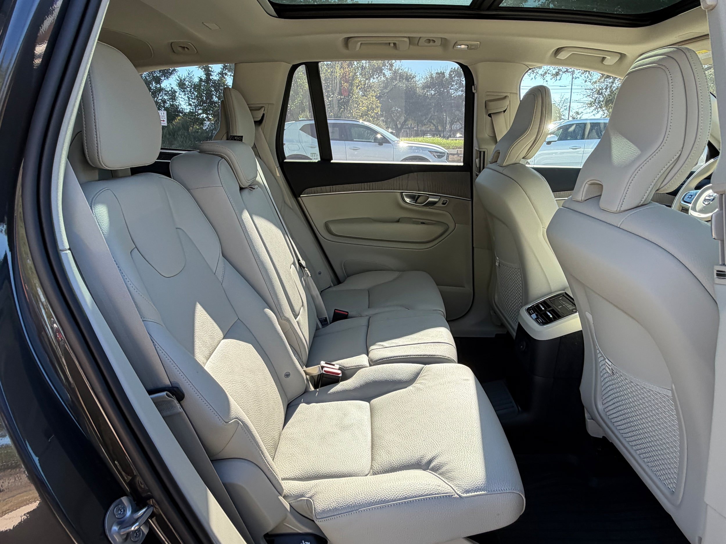 Certified 2024 Volvo XC90 T8 Plus w/ Protection Package Premier AWD/4WD image 12