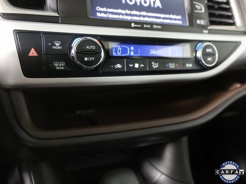Used 2019 Toyota Highlander XLE image 16