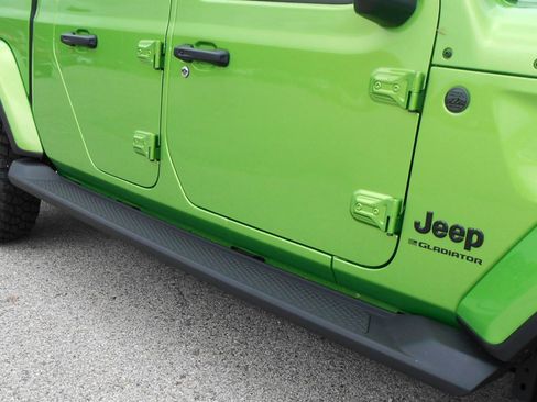 New 2025 Jeep Gladiator Sport image 12