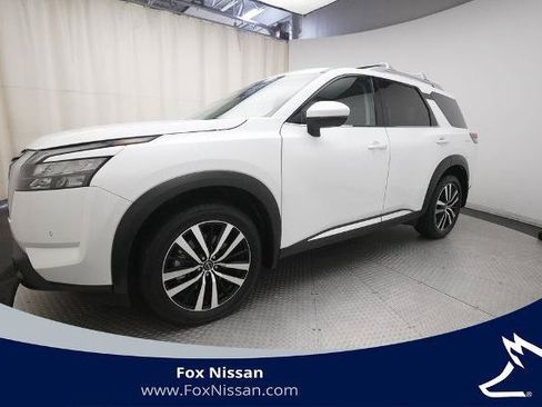 Certified 2025 Nissan Pathfinder Platinum AWD/4WD image 1