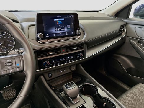 Used 2025 Nissan Rogue SV image 25