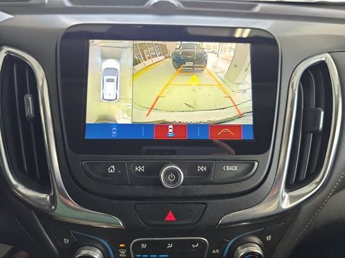 Used 2018 Chevrolet Equinox Premier image 16