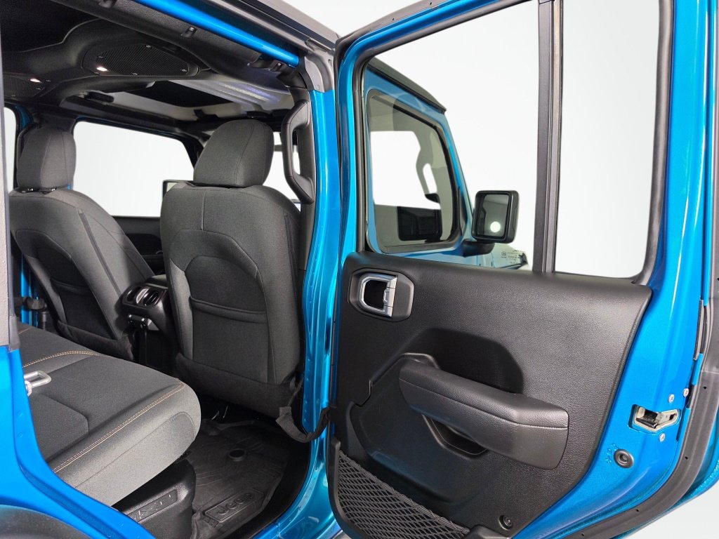 Used 2024 Jeep Wrangler Unlimited AWD/4WD image 36