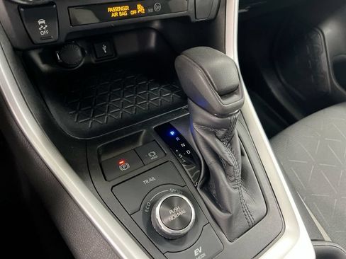 Used 2022 Toyota RAV4 XLE w/ Convenience Package AWD/4WD image 17