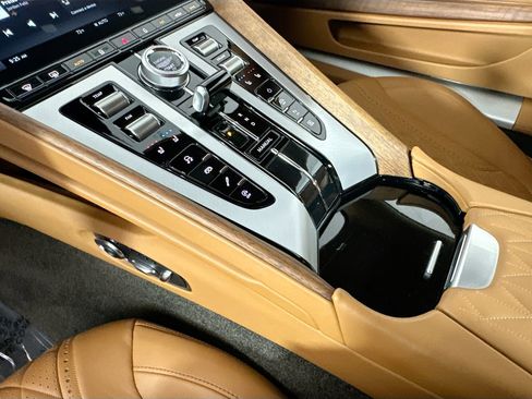 Used 2024 Aston Martin DB12 image 18