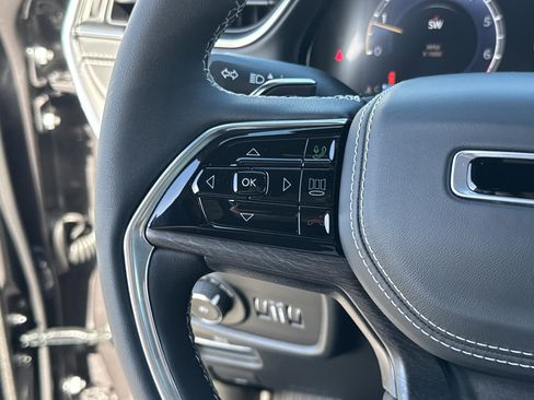 New 2025 Jeep Grand Cherokee L Overland w/ Luxury Tech Group IV AWD/4WD image 31