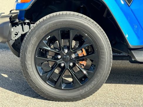 Used 2021 Jeep Wrangler Unlimited Sahara w/ Cold Weather Group image 34