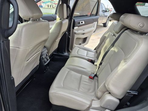 Used 2018 Ford Explorer Limited image 13
