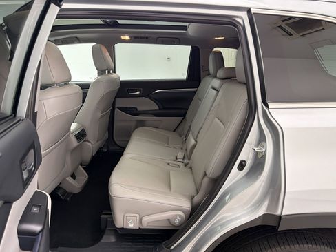 Used 2019 Toyota Highlander Limited Platinum FWD image 14