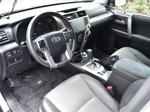 Used 2020 Toyota 4Runner SR5 Premium AWD/4WD image 8