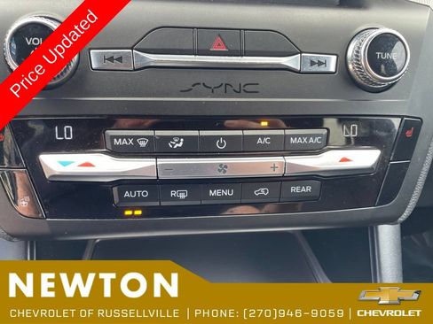 Used 2020 Ford Explorer XLT w/ Equipment Group 202A RWD image 12