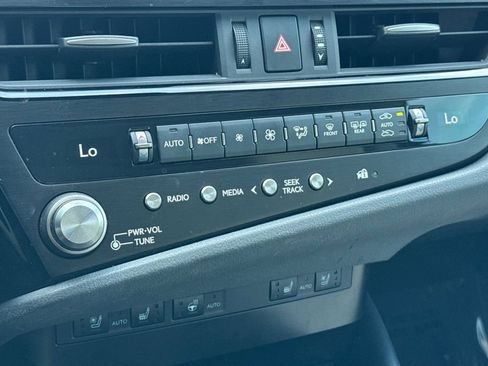 Used 2024 Lexus ES 300h w/ Premium Package image 19