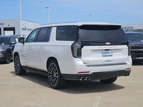 Used 2025 Chevrolet Suburban High Country AWD/4WD image 7