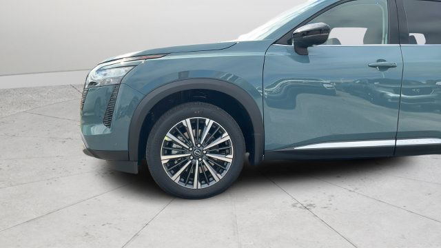 New 2026 Nissan Pathfinder Platinum w/ Cargo Package FWD image 2
