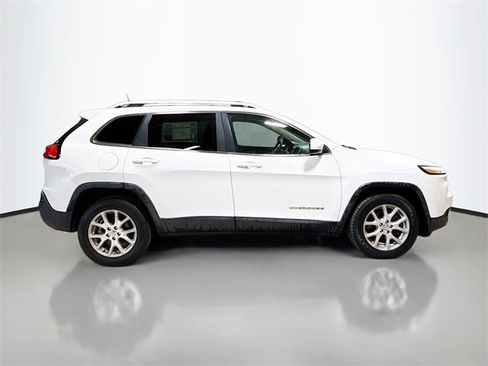 Used 2017 Jeep Cherokee Latitude image 6