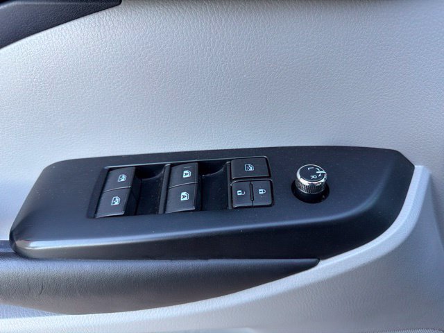 Used 2019 Toyota Highlander Plus FWD image 18