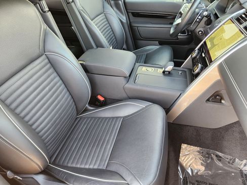 Used 2023 Land Rover Discovery HSE R-Dynamic AWD/4WD image 15