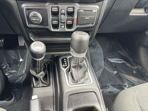 Used 2020 Jeep Wrangler Unlimited Sahara w/ Uconnect 4C Nav & Sound Group image 28