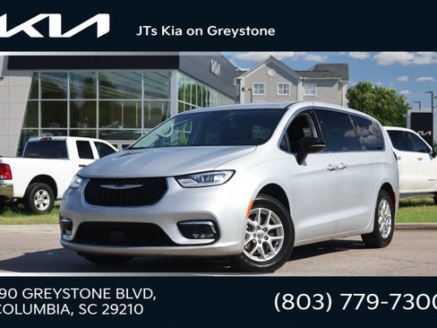 Used 2024 Chrysler Pacifica Touring-L FWD image 1