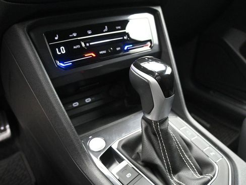 Used 2024 Volkswagen Tiguan SE R-Line AWD/4WD image 5