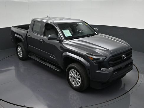 Used 2025 Toyota Tacoma SR5 RWD image 25
