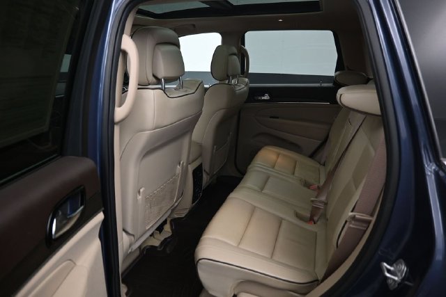 Used 2019 Jeep Grand Cherokee Overland AWD/4WD image 10